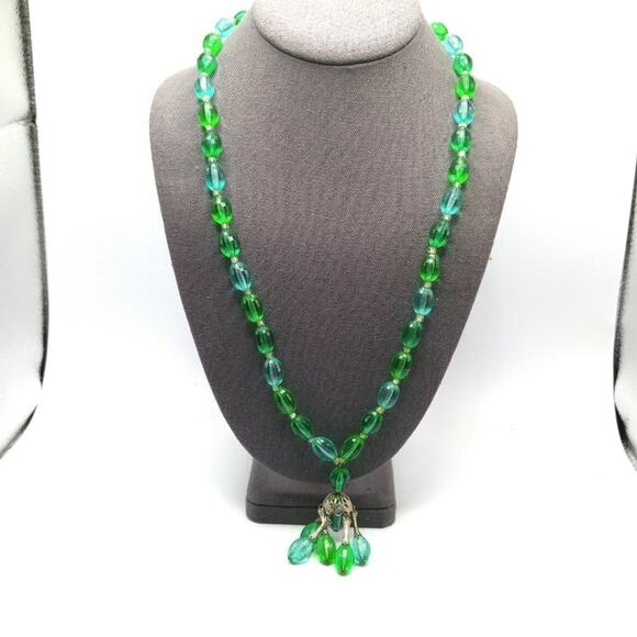Vintage 1950s Lucite Faceted Green Blue-Green Beaded Necklace, Length 26 Inches - Picture 5 of 11